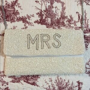 Elegant white Mrs. Beaded purse
